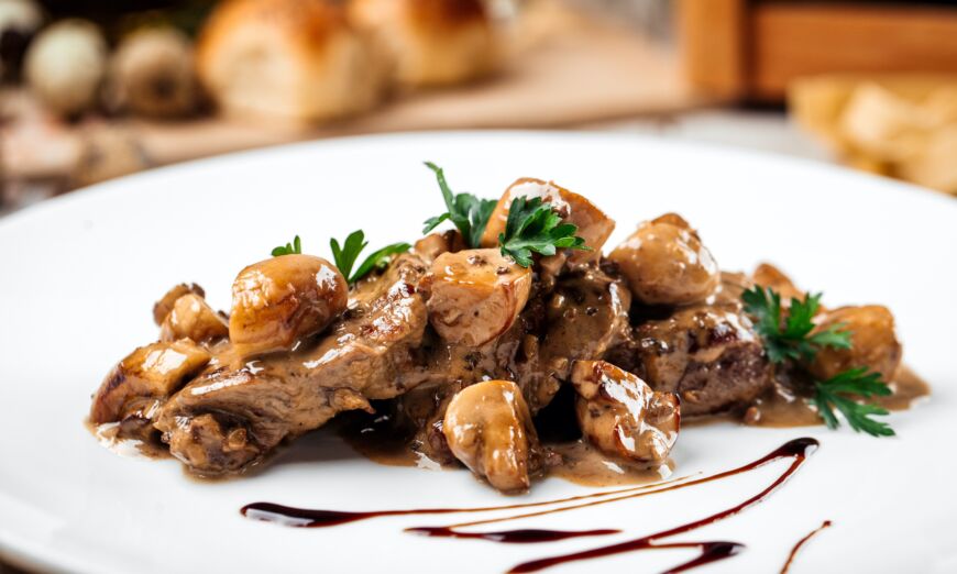 Steak Chasseur (Steak with Mushrooms and Red Wine)