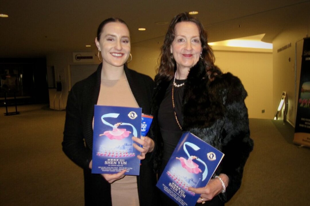 Laura Iliff (R) and her daughter Lauren attended Shen Yun's evening show at the Performing Arts Center San Luis Obispo on March 25, 2023. (Jana Li/The Epoch Times)