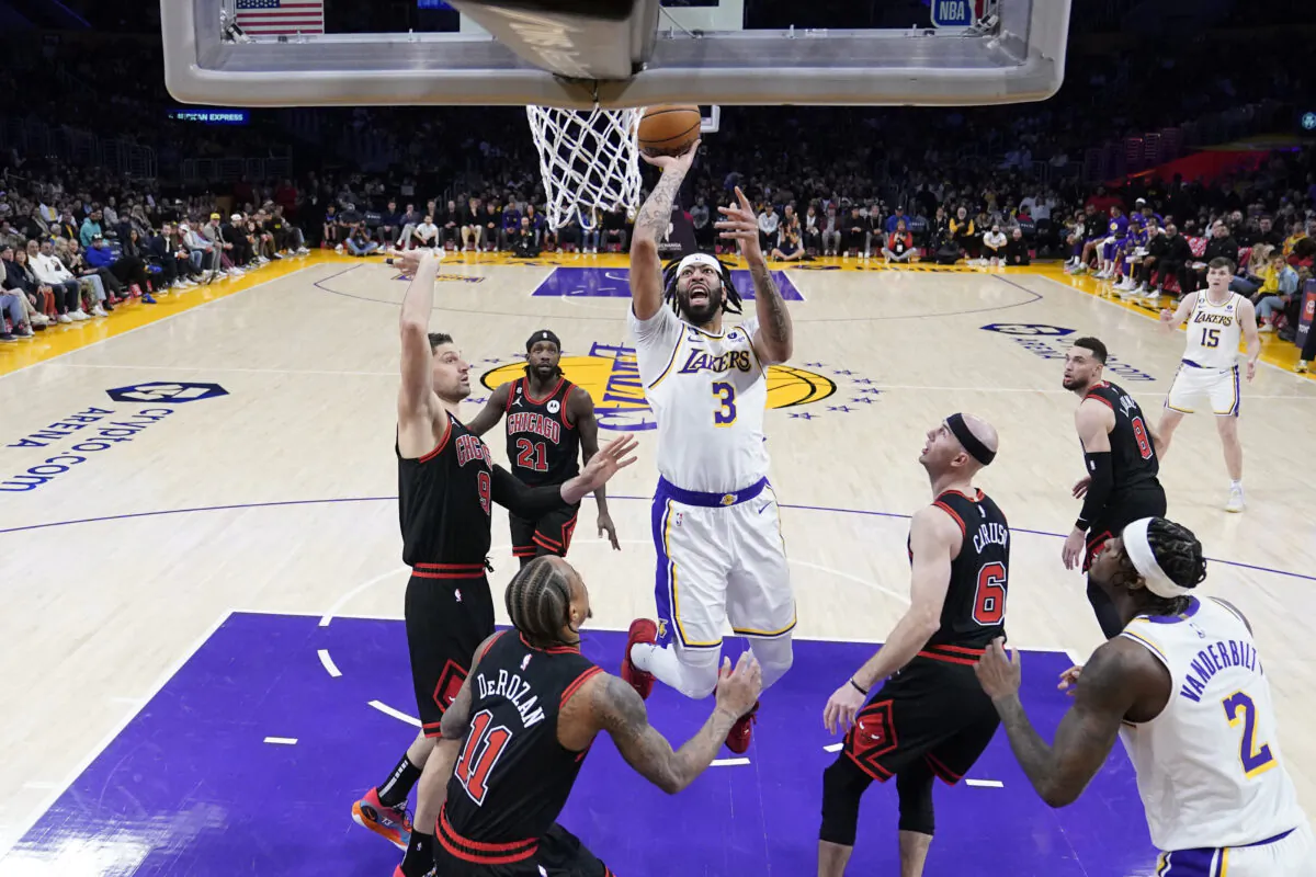 Los Angeles Lakers forward Anthony Davis (3) shoots against the Chicago Bulls during the first half of an NBA basketball game in Los Angeles on March 26, 2023. (Marcio Jose Sanchez/AP Photo)