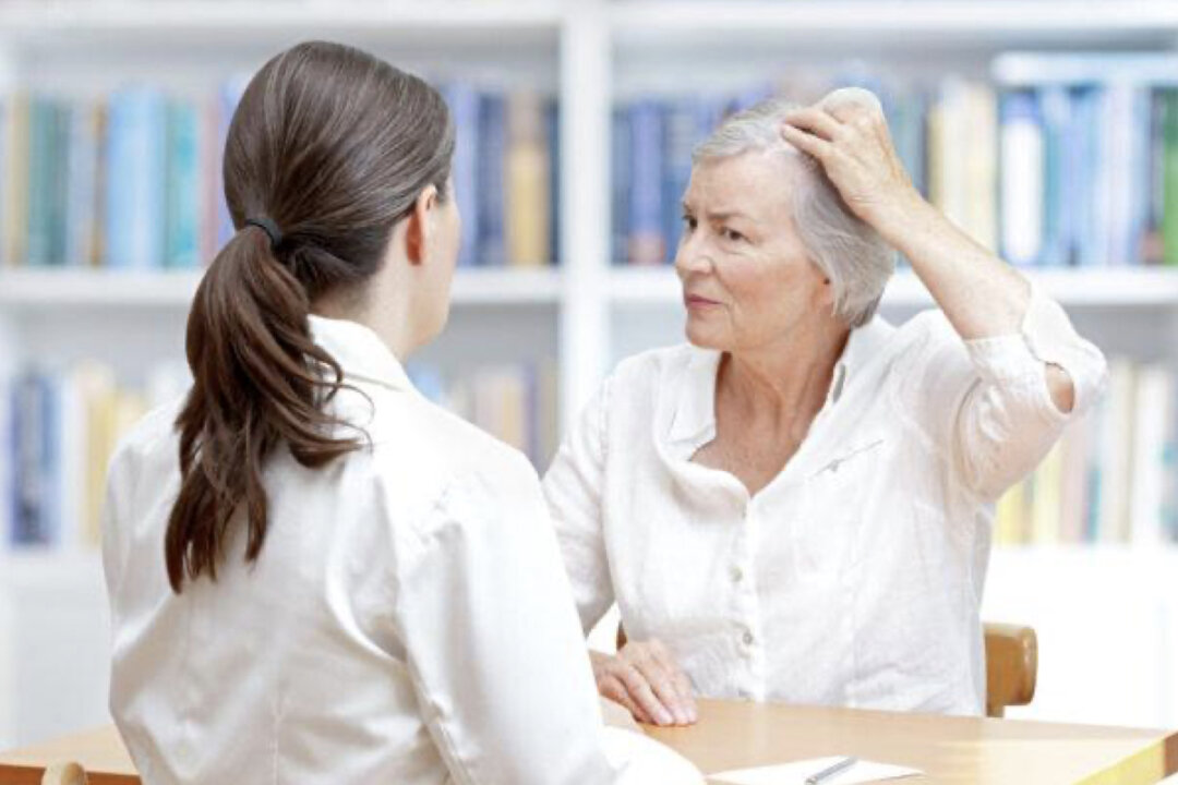 Experts warn that five types of food may harm our hair. (Shutterstock)