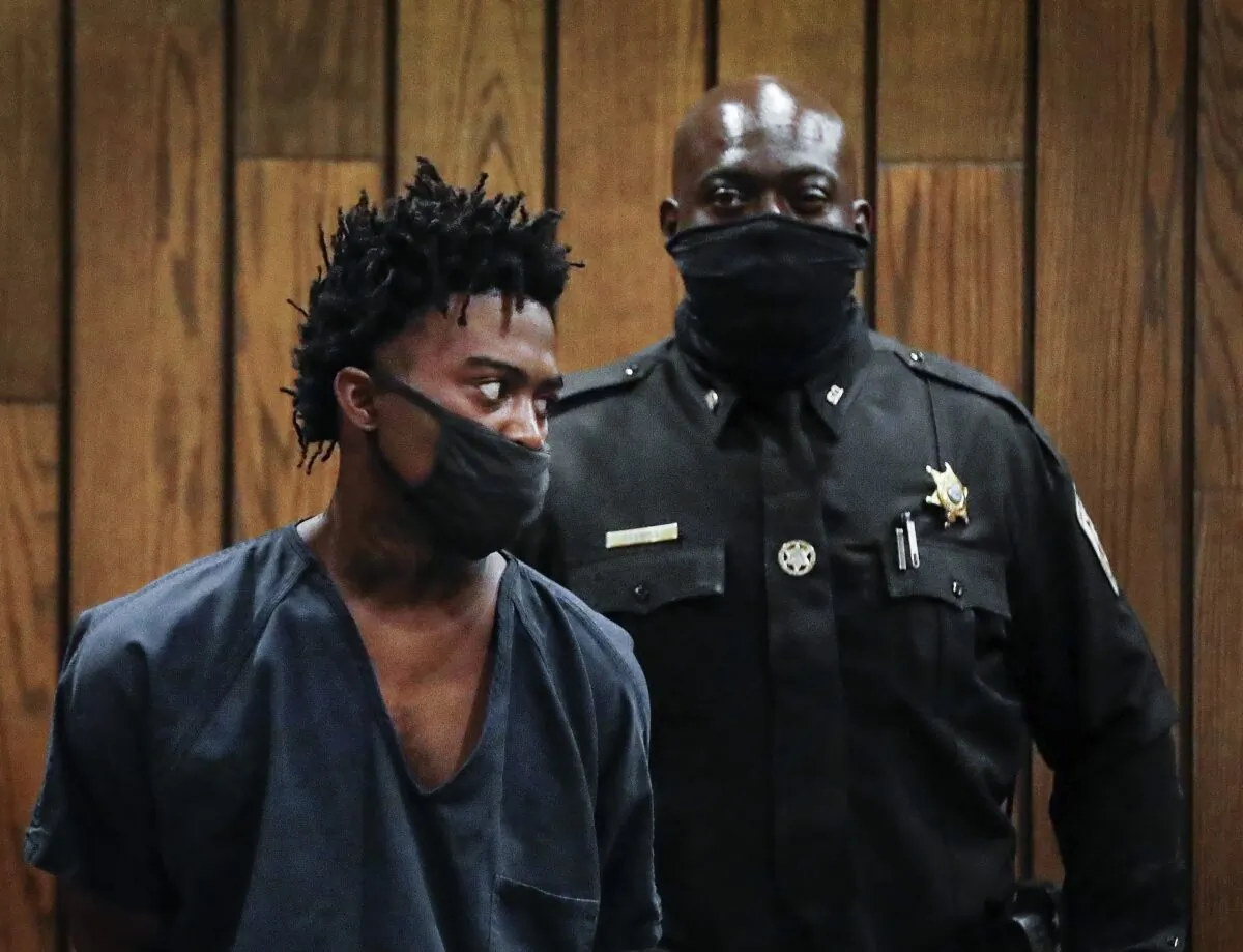 Ezekiel Kelly (L) makes his first court appearance in Memphis, Tenn., on Sept. 9, 2022. (Mark Weber/Daily Memphian via AP)