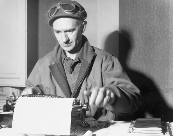American journalist Ernie Pyle circa 1945. (Hulton Archive/Getty Images)