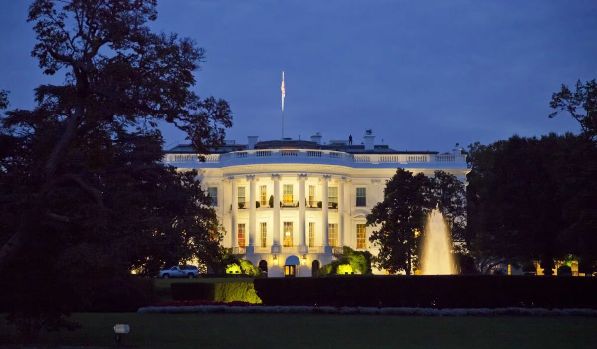 NextImg:How They Convinced Trump to Lock Down
