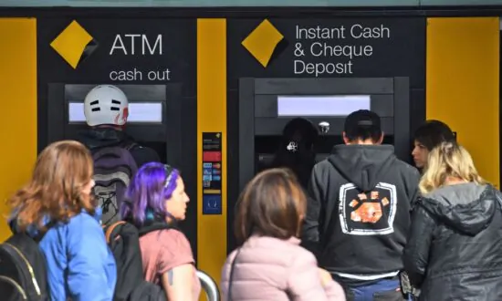 Commonwealth Bank to Pause Regional Branch Closures, but Says Customers Going Online Fast