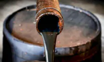 Oil Extends Gains on Middle East Supply Worries