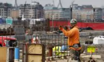 US Economic Growth at 2.1 Percent in 2nd Quarter Because of Lower Business Spending