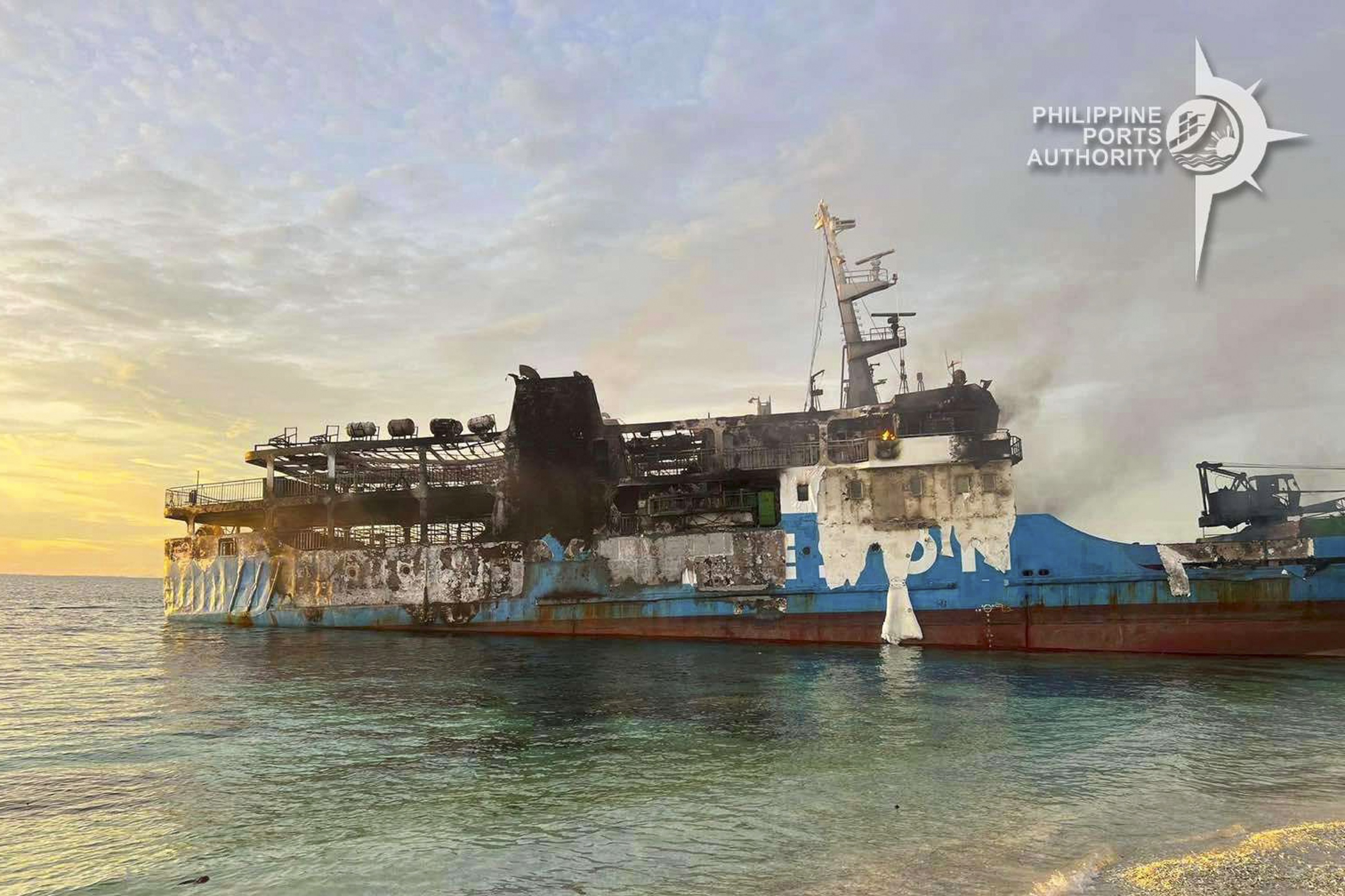 Death Scene in Burned Ferry Moves Filipino Rescuers to Tears - Vimarsana News