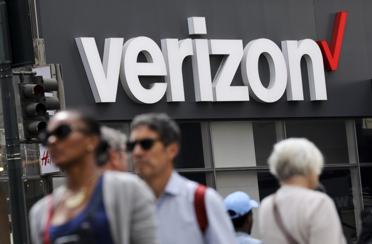 NextImg:Verizon Wins FAA Technology Deal Worth up to $2.4 Billion