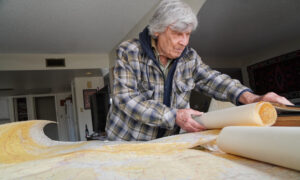 At 91, Ukrainian American Sees Ominous Similarities Between WWII and Russian Invasion of His Birthplace