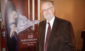 Shen Yun a Wonderful New Experience for Retired Movie Producer