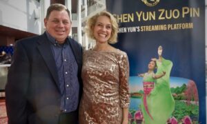 Dance Studio Owners Applaud the Hours of Work by Shen Yun Performers