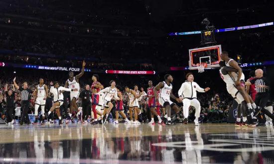 San Diego State Rallies, Defeats FAU on Buzzer-Beater, 72–71