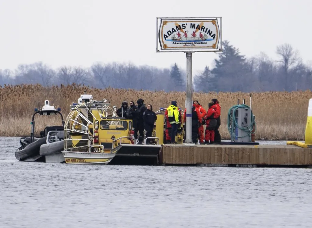 Searchers dock at a marina in Akwesasne, Que., on March 31, 2023. (The Canadian Press/Ryan Remiorz)