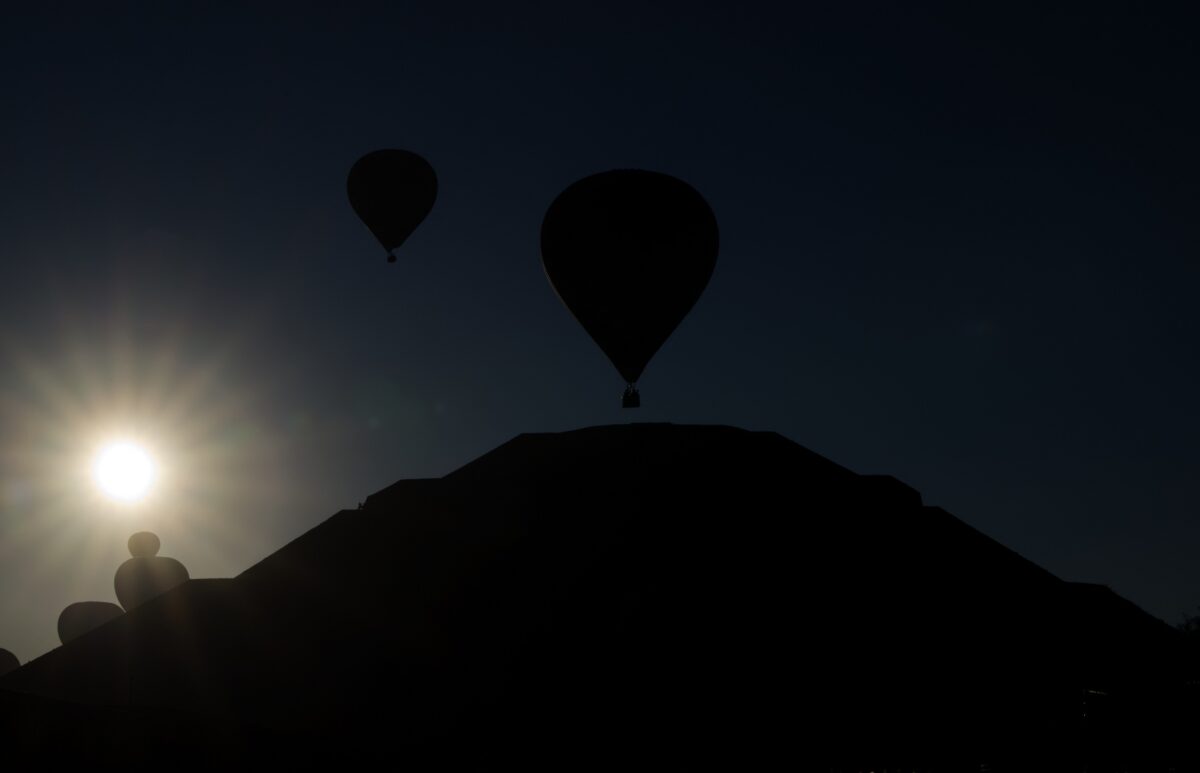 NextImg:2 Dead in Hot Air Balloon Accident Outside of Mexico City