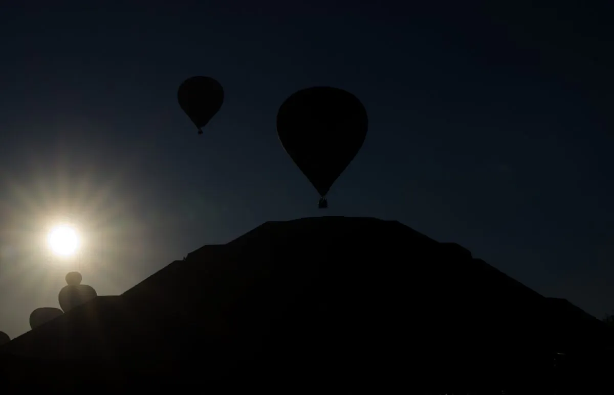 Hot air balloons in a file photo. (Claudio Cruz/AFP via Getty Images)
