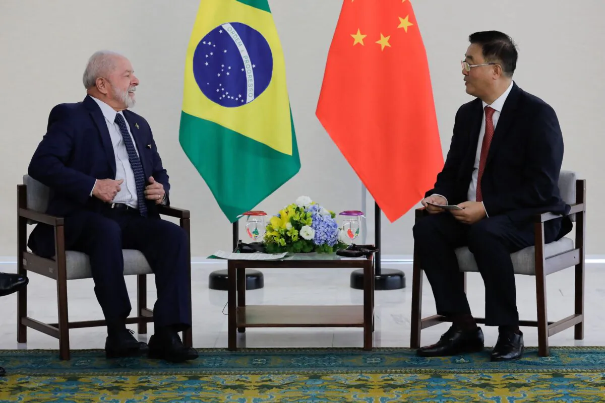 Brazil's President Luiz Inacio Lula da Silva (L) talks to China's Ambassador to Brazil Zhu Qingqiao at the Palacio do Planalto in Brasilia on Feb. 3, 2023. (Sergio Lima/AFP via Getty Images)