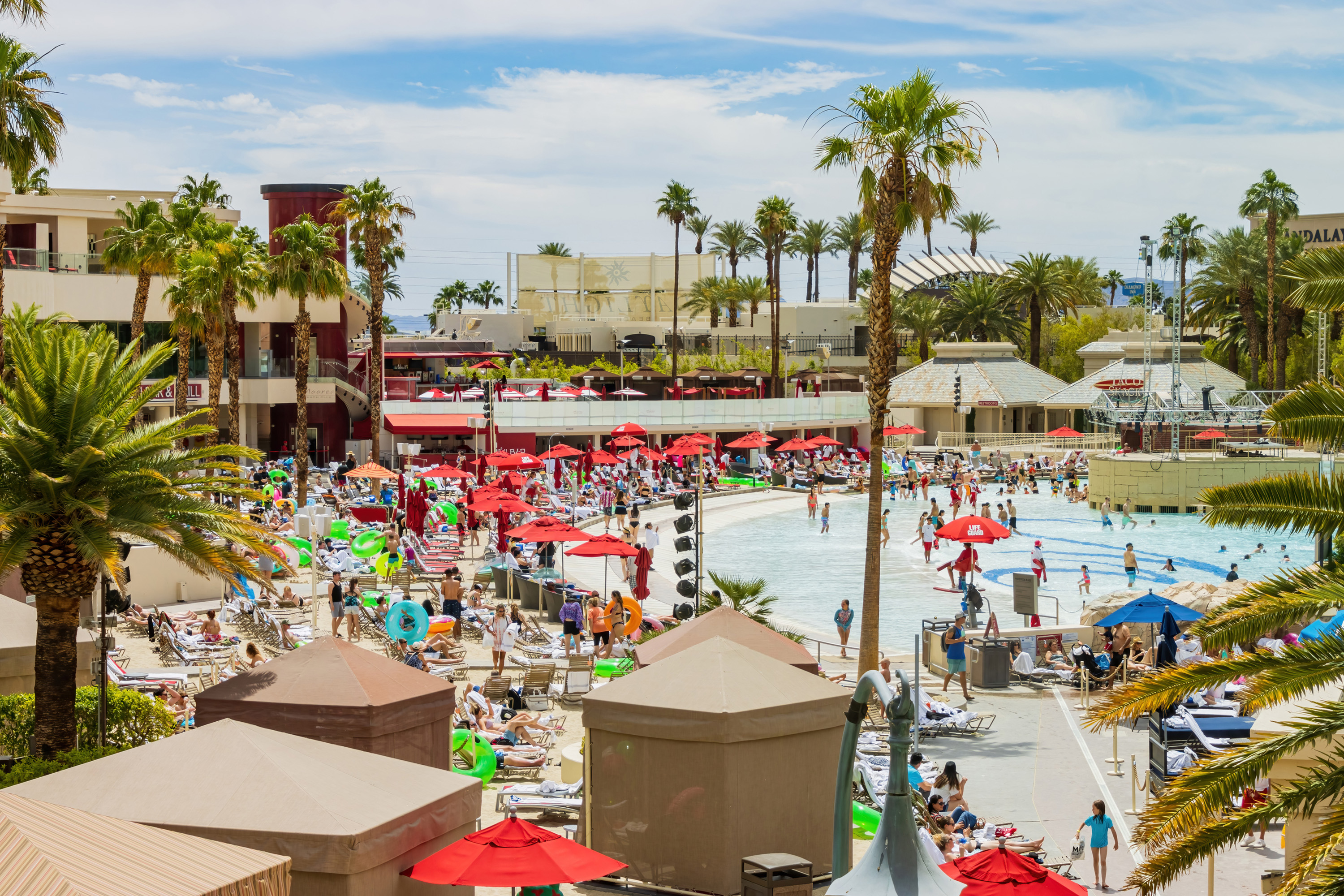 A Guide to Las Vegas Dayclubs and Water Parks