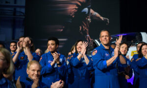 NASA Announces Crew for 2024 Flight Around the Moon
