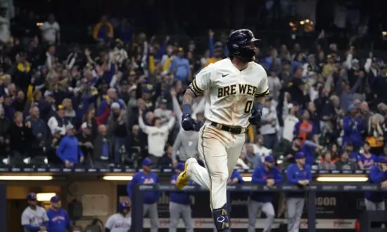 Turang Hits Slam for 1st MLB Homer as Brewers Rip Mets 10–0