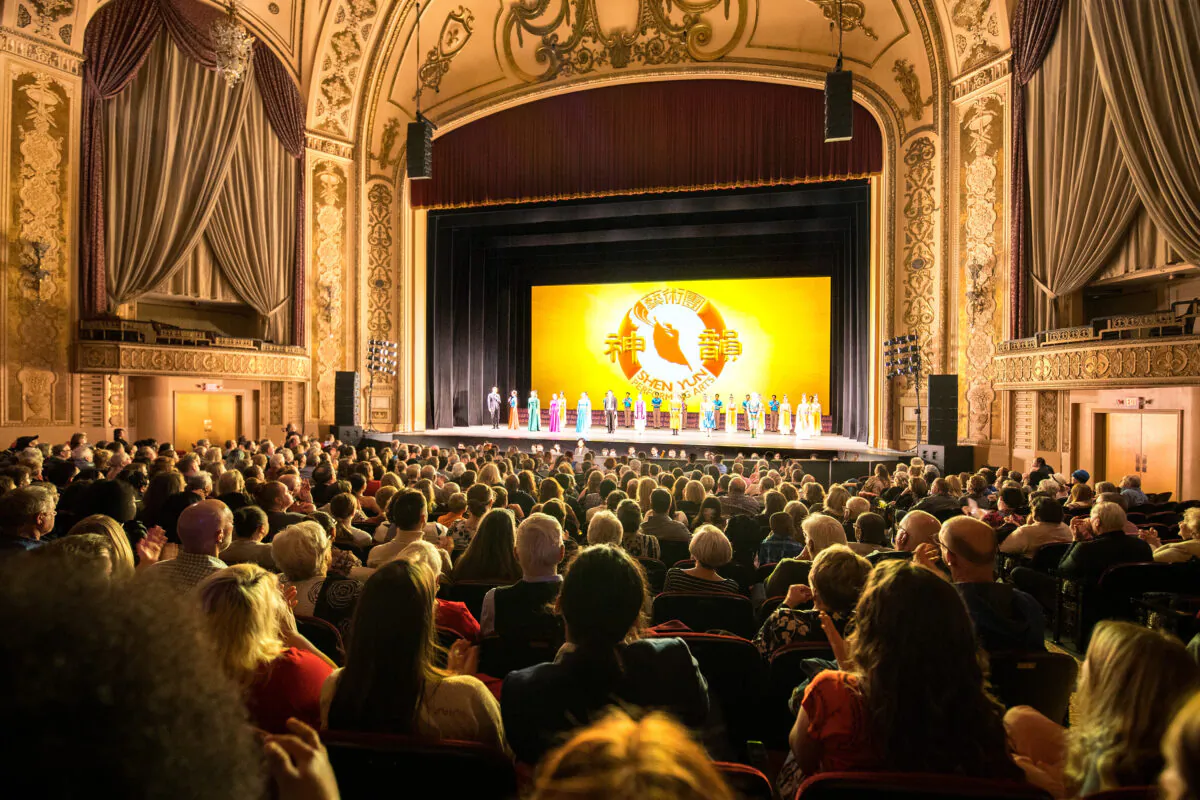 Shen Yun Performing Arts North America Company takes a curtain call at the Orpheum Theater in Omaha, Nebraska, on April 3, 2023. (Hu Chen/The Epoch Times)