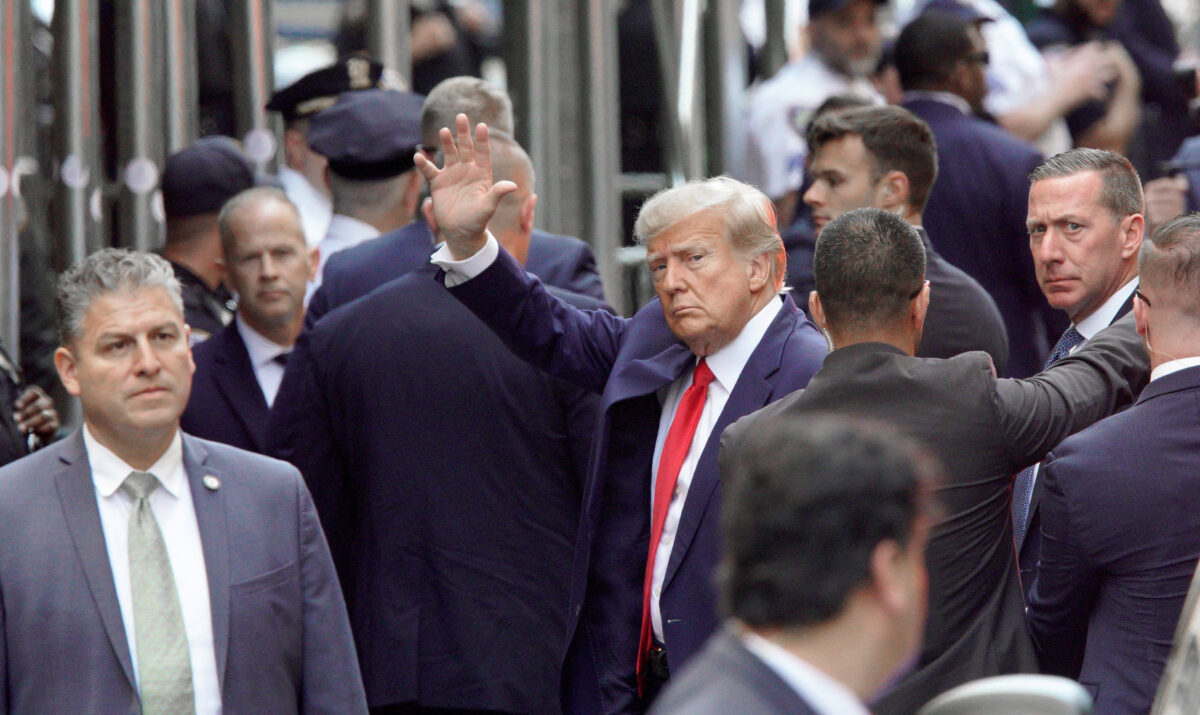NextImg:Manhattan Prosecutor 'Overcharged' Trump in 'Weak' Case; Could Backfire With Jury: Legal Analysts