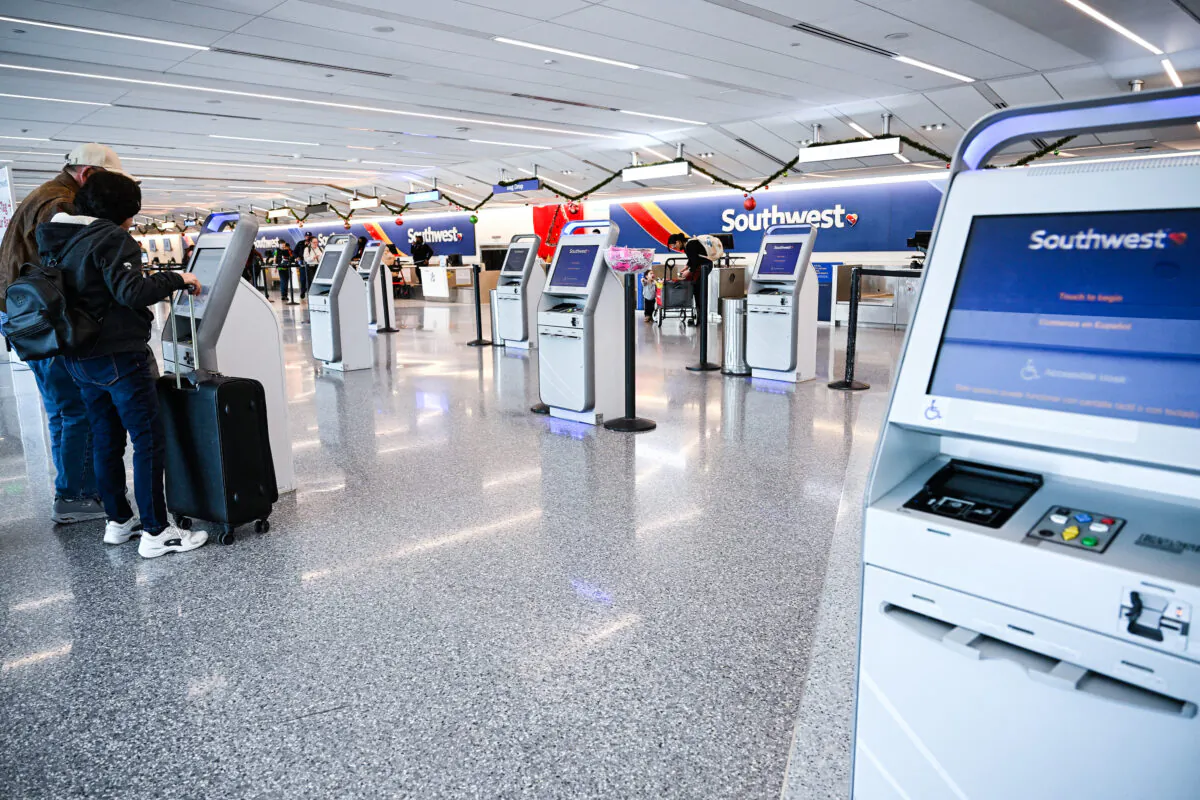 Travelers check in at Los Angeles International Airport on Dec. 28, 2022. (Robyn Beck/AFP via Getty Images)