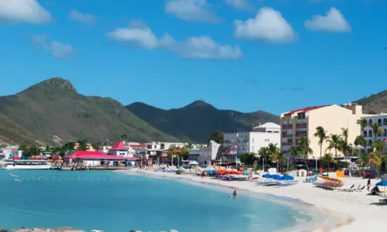 Tiny Island, 2 Nations: St. Martin