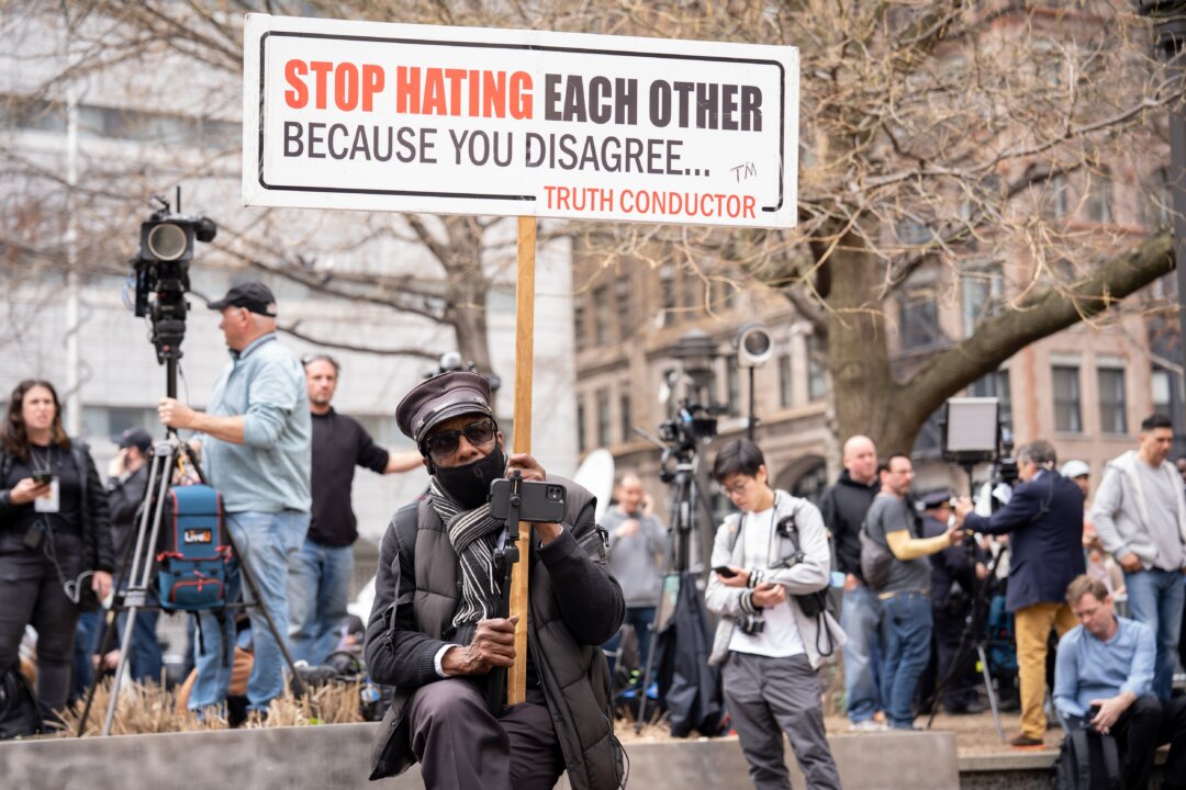 ‘Love Wins’: Trump Supporters, Detractors in NY Promote Peaceful ...