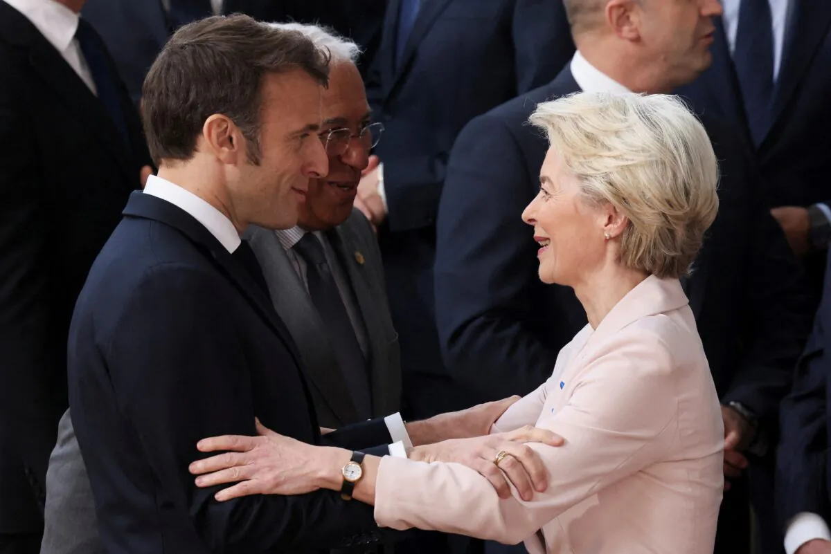 European Commission President Ursula von der Leyen (R) and France's President Emmanuel Macron attend the European leaders summit in Brussels, Belgium, on Feb. 9, 2023. (Yves Herman/Reuters)