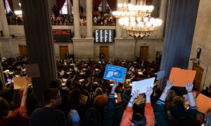 Tennessee GOP Lawmakers Move to Expel Democrats Who Joined Protest Inside State Capitol