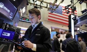 Wall Street Drops as Job Gains Fuel Rate-Hike Worries