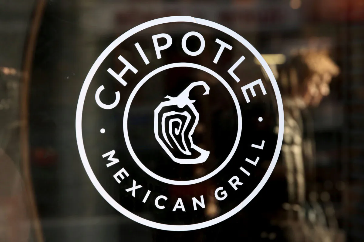 A logo of Chipotle Mexican Grill on a store entrance in Manhattan, New York, on Nov. 23, 2015. (Andrew Kelly/Reuters)