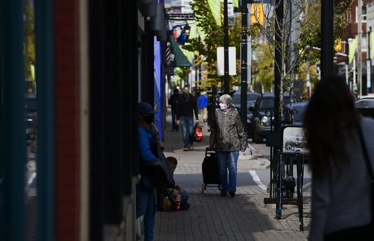 People shop in the Glebe community of Ottawa on Oct. 15, 2020. (The Canadian Press/Sean Kilpatrick)

