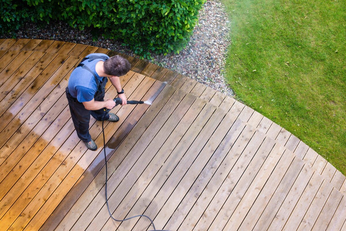 NextImg:Proper Deck Cleaning for Nice Appearance