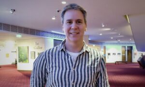 Eye Surgeon Impressed by Shen Yun: ‘This Is Heaven, I’m so Grateful’