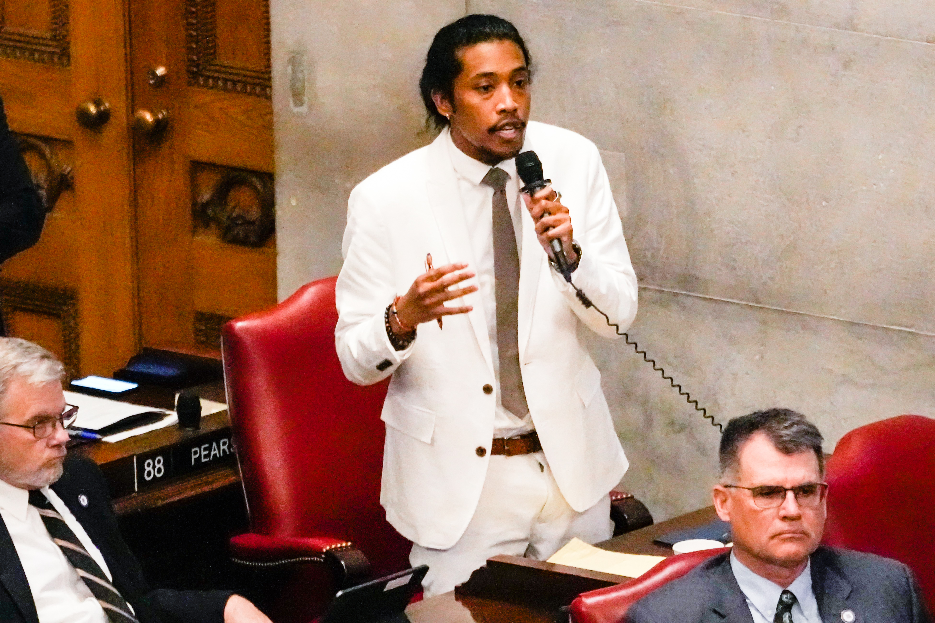 Counties Plan to Send Expelled Tennessee Lawmakers Back to Statehouse - Vimarsana News