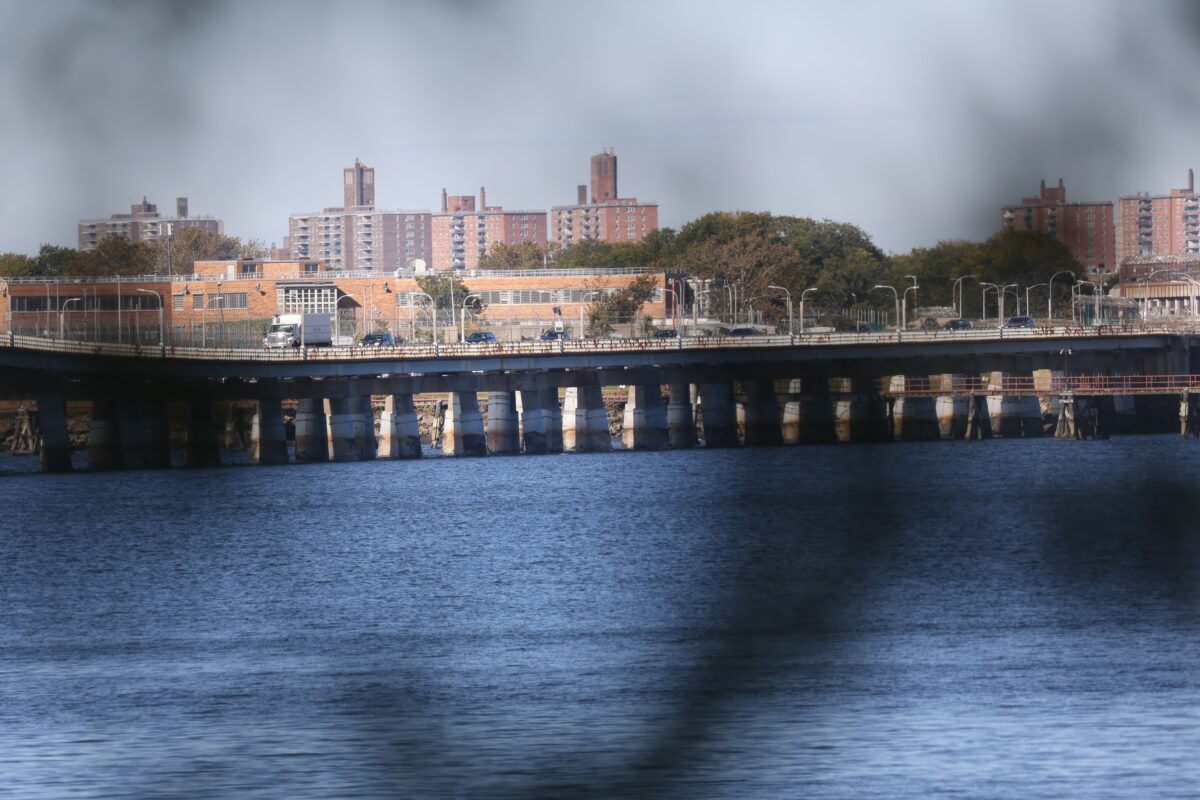 NextImg:20 Hurt When Inmate Sets Fire at NYC's Rikers Island Jail