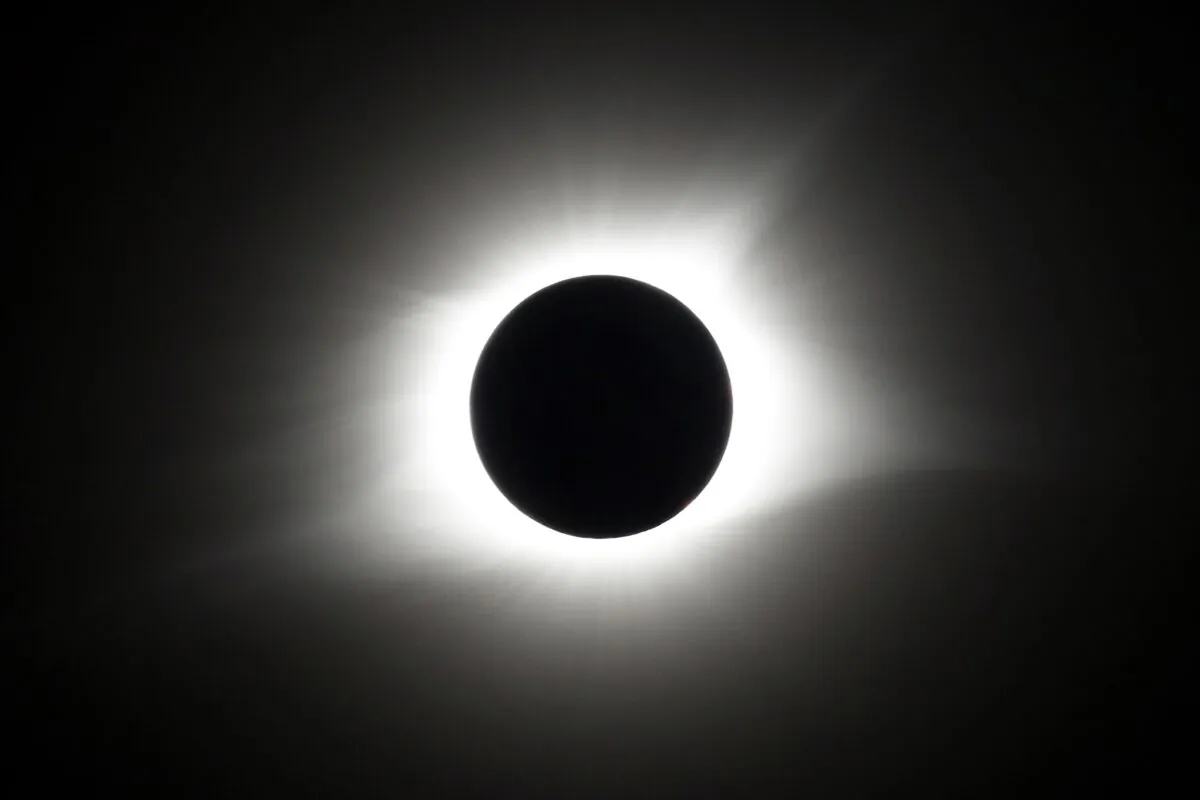 The period of total coverage during the solar eclipse near Hopkinsville, Ky., on Aug. 21, 2017. (Mark Humphrey/AP Photo)