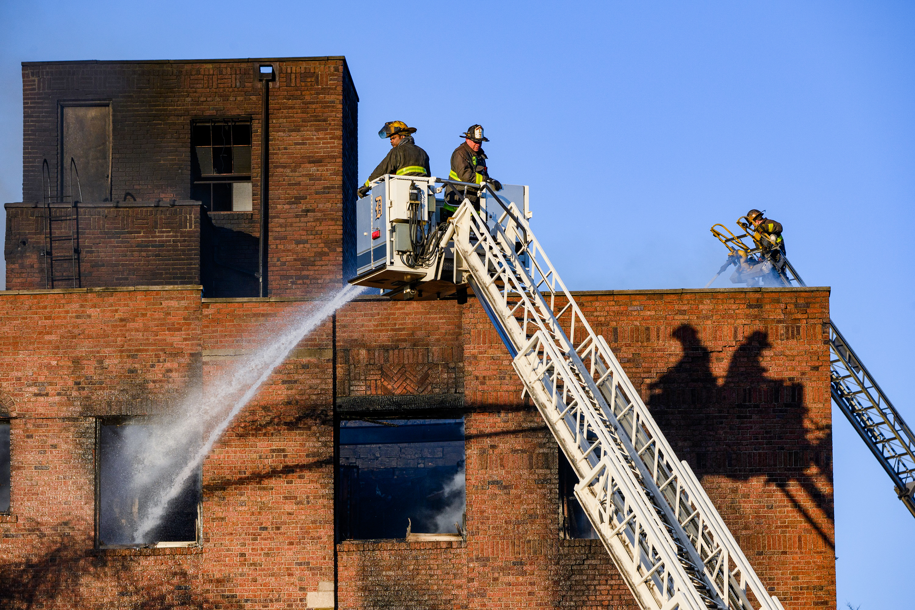 Fire Official: 11 Hurt in Detroit Apartment Building Fire - Vimarsana News