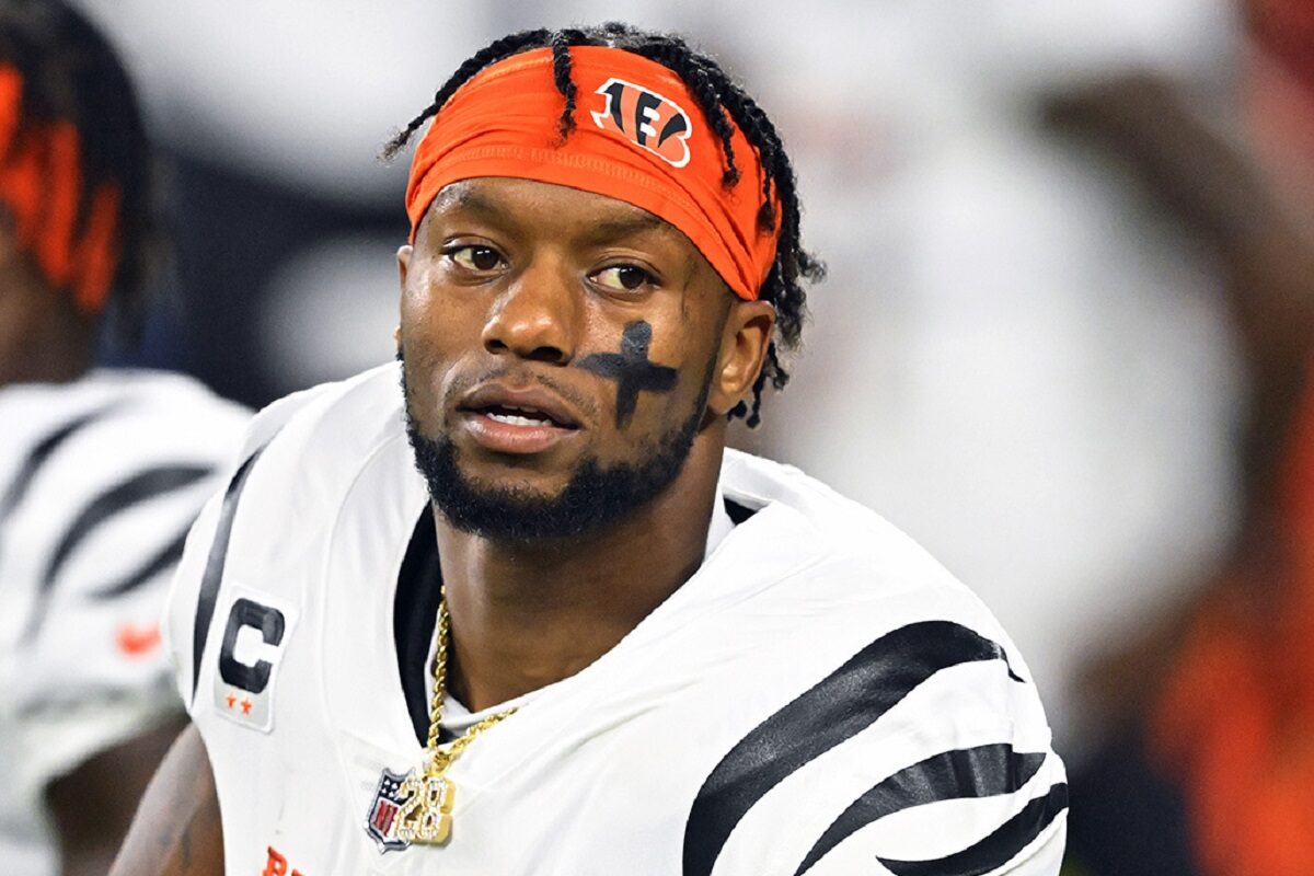 NextImg:Bengals Running Back Joe Mixon Recharged With Pointing Gun at Woman