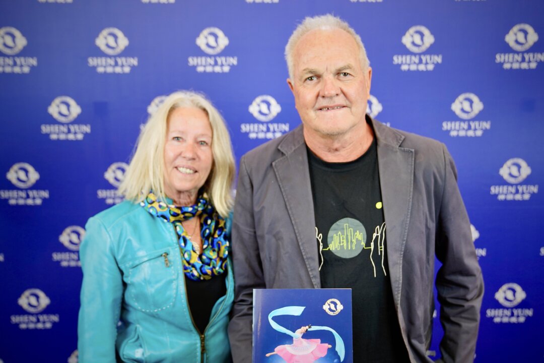 Stephen House and friend Lisa attend Shen Yun Performing Arts at the Festival Centre in Adelaide, Australia, on April 8, 2023. (NTD)