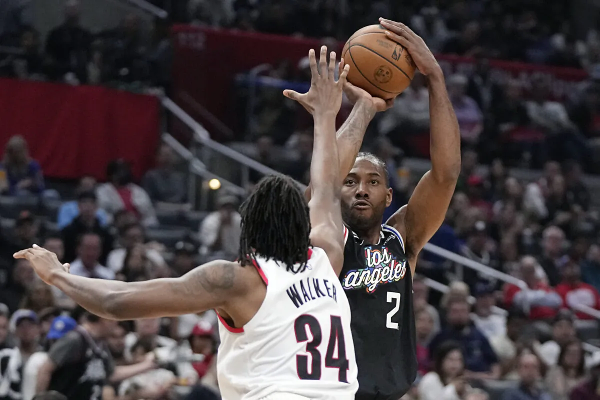 Los Angeles Clippers forward Kawhi Leonard, right, shoots as Portland Trail Blazers forward Jabari Walker defends during the second half of an NBA basketball game in Los Angeles on April 8, 2023. (Mark J. Terrill/AP Photo)