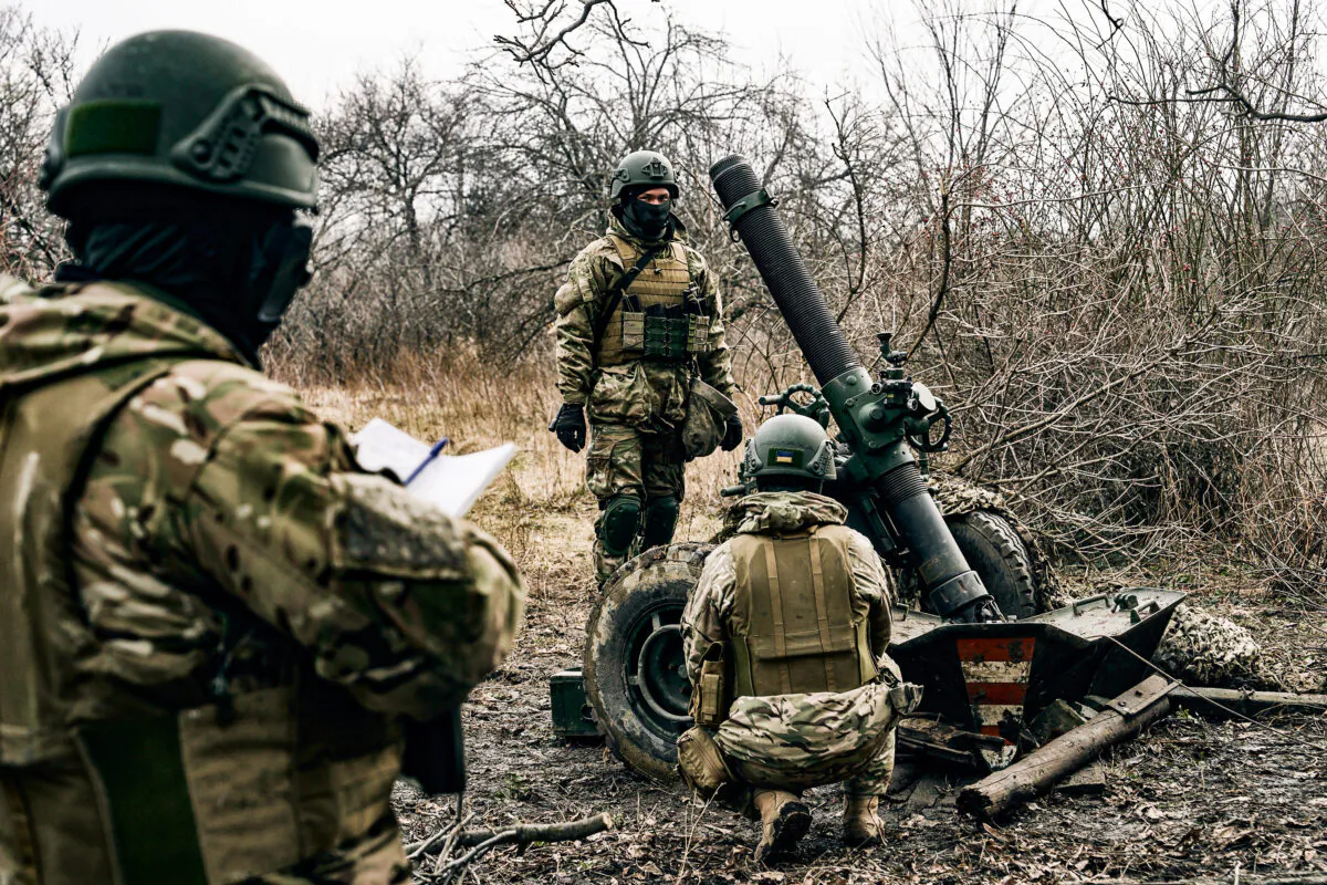Soldiers prepare to fire toward Russian positions close to Bakhmut in the Donetsk region of Ukraine, on March 8, 2023. (Libkos/AP Photo)