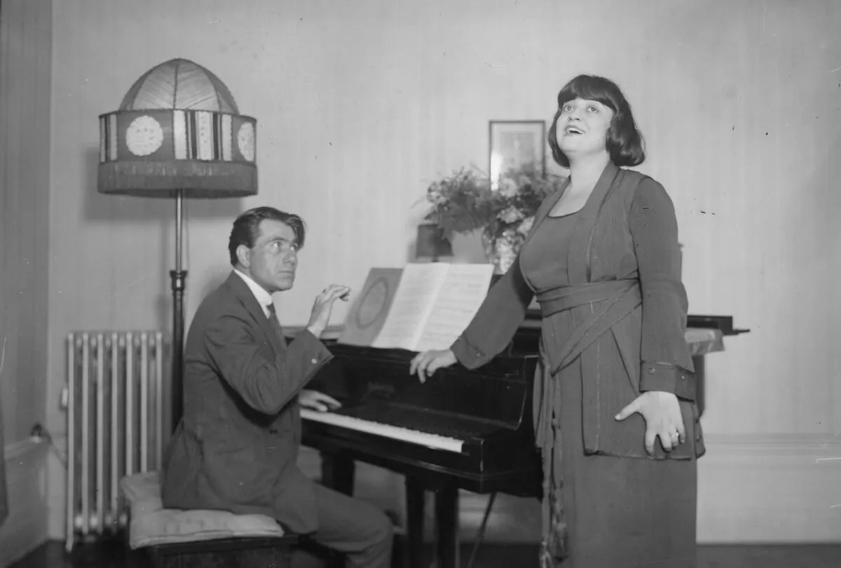 Ponselle
rehearses with composer
Romano Romani, 1921. (Library of Congress)