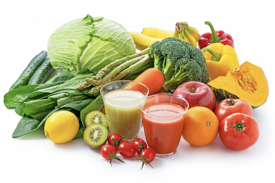 Vegetables and fruits contain lutein, which helps prevent cataracts and macular degeneration, and improves the cognitive ability and mobility of the elderly. (Shutterstock)