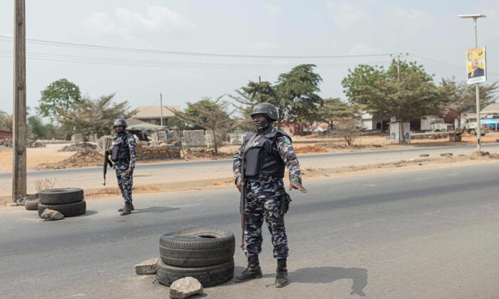 Gunmen Kill at Least 50 in Attacks on Village in Nigeria | The Epoch Times