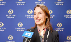 Shen Yun Music ‘Very Fluid, a Beautiful Achievement,’ Says Art Exhibition Coordinator