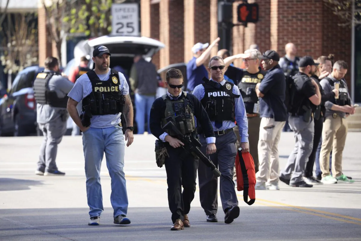 Law enforcement officers respond to an active shooter at the Old National Bank building in Louisville, Ky., on April 10, 2023. (Luke Sharrett/Getty Images)