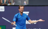 Medvedev Says Balance Key as He Adapts Game for Clay