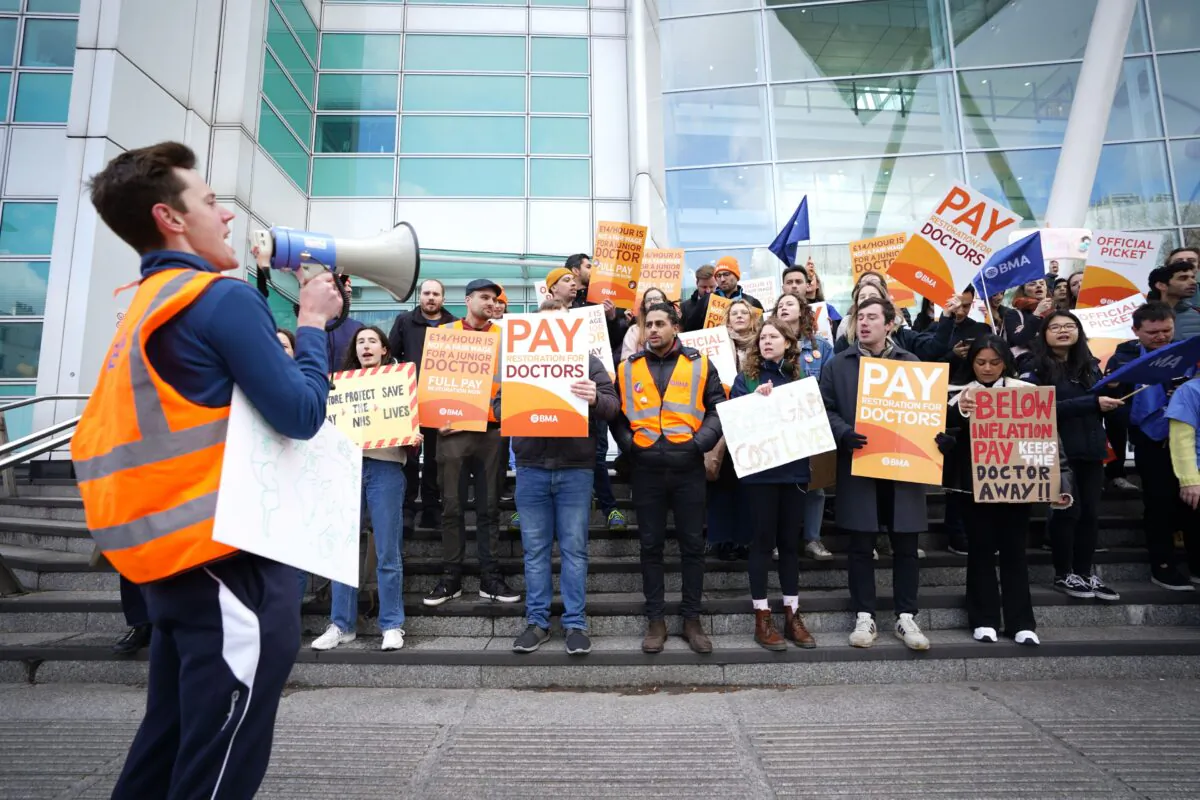 Striking junior doctors on the picket line outside the University College Hospital in London, on April 11, 2023. (James Manning/PA Media)